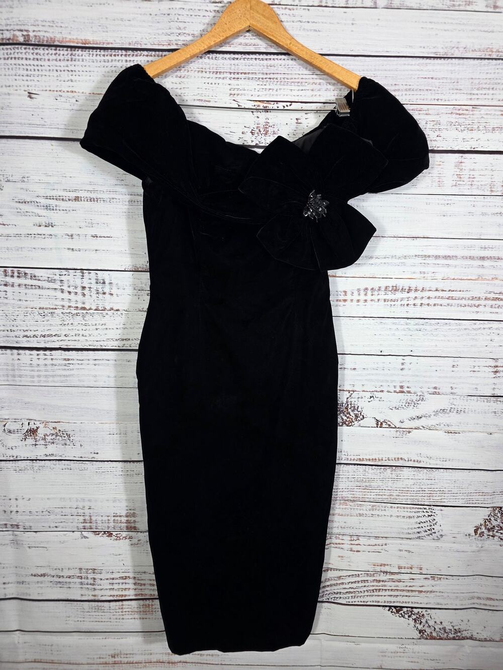 VTG Topaz Velvet Black Dress with Bow embellishment Women's Size 8 READ